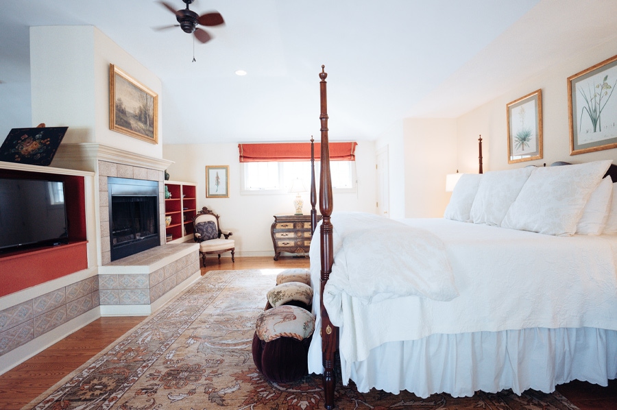 Bedroom in the Deluxe Suite at the Reluctant Panther